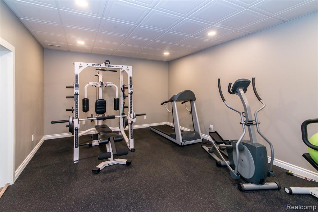 3166 W Beach Lake Drive, Milford, MI, 48380