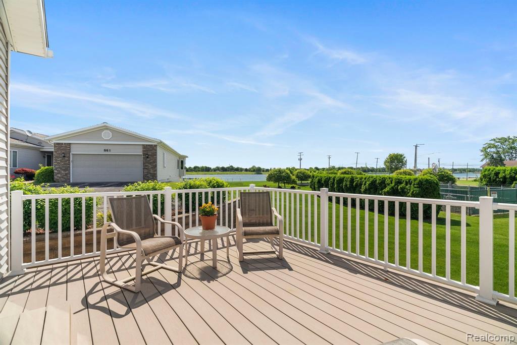 865 CRYSTAL Lane, Marysville, MI 48040 — Photo 28