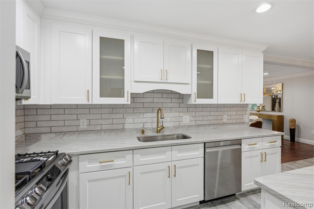 4212 April Lane, Sterling Heights, MI 48310 — Photo 17