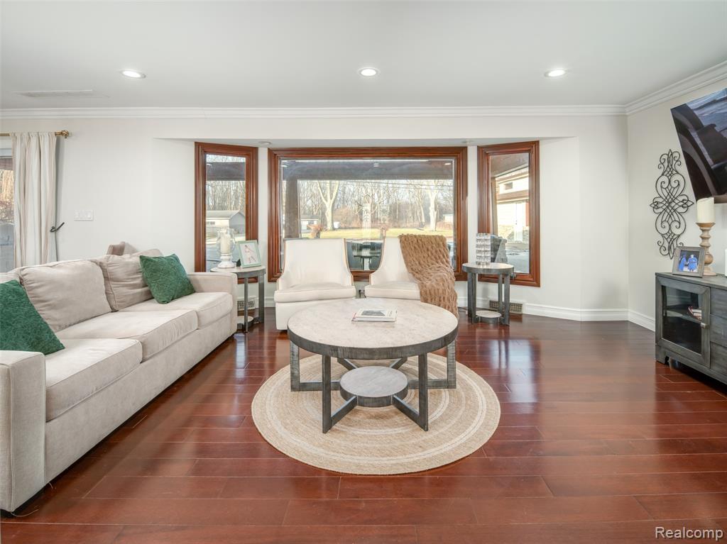 23750 E River Road, Grosse Ile, MI, 48138