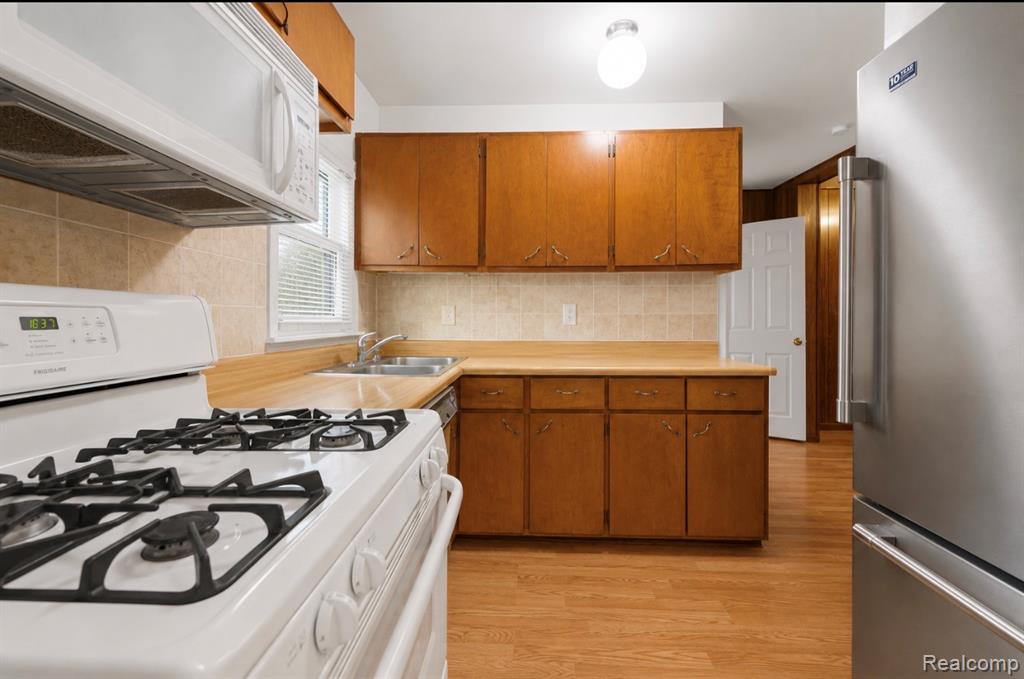 4802 Hazel Street, Dearborn Heights, MI 48125 — Photo 12