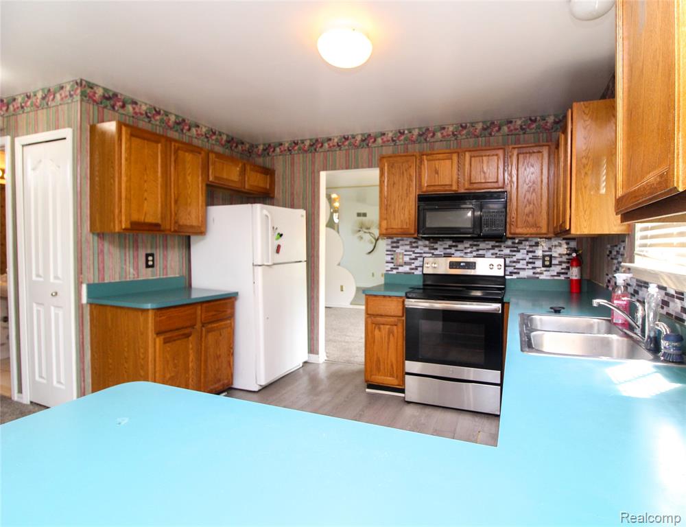 5562 Cary Drive, Ypsilanti, MI 48197 — Photo 12
