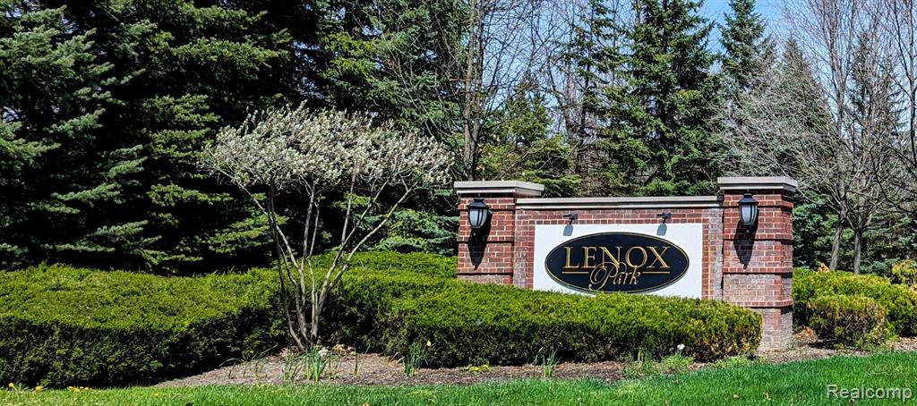 30216 VIEWCREST Drive, Novi, MI 48377 — Photo 3