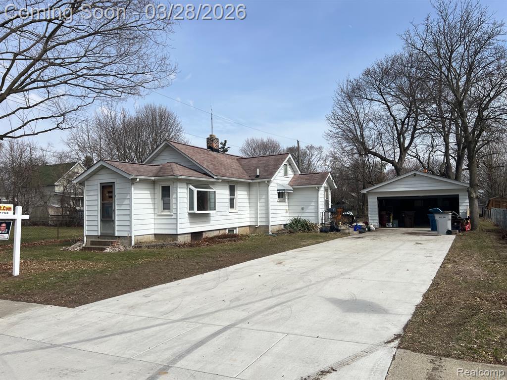 2 Maple Street, Oxford, MI 48371 — front exterior