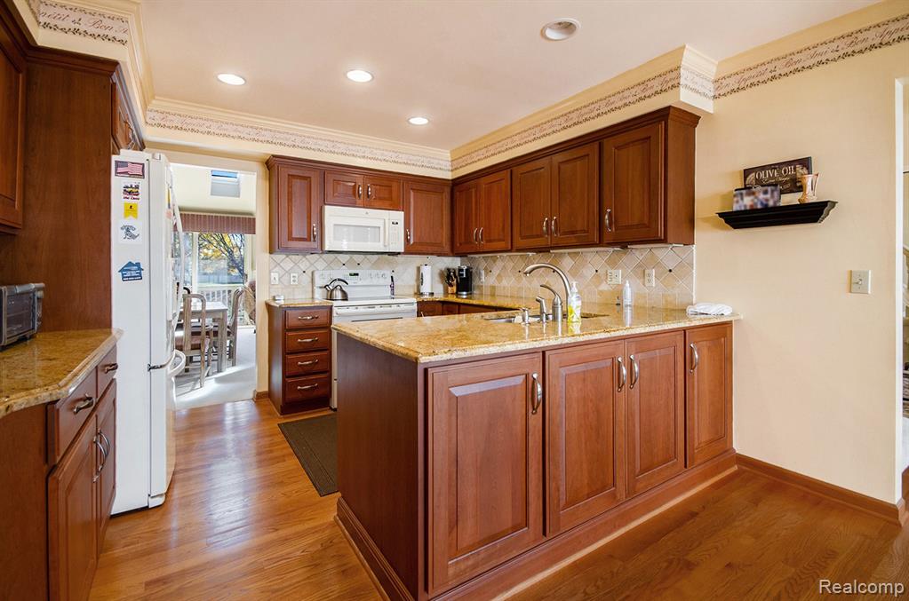 43053 W Kirkwood Drive, 30, Clinton Twp, MI 48038 — Photo 10