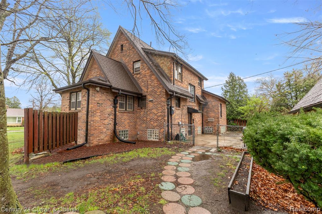 9045 Riverdale St, Redford, MI 48239 — Photo 5