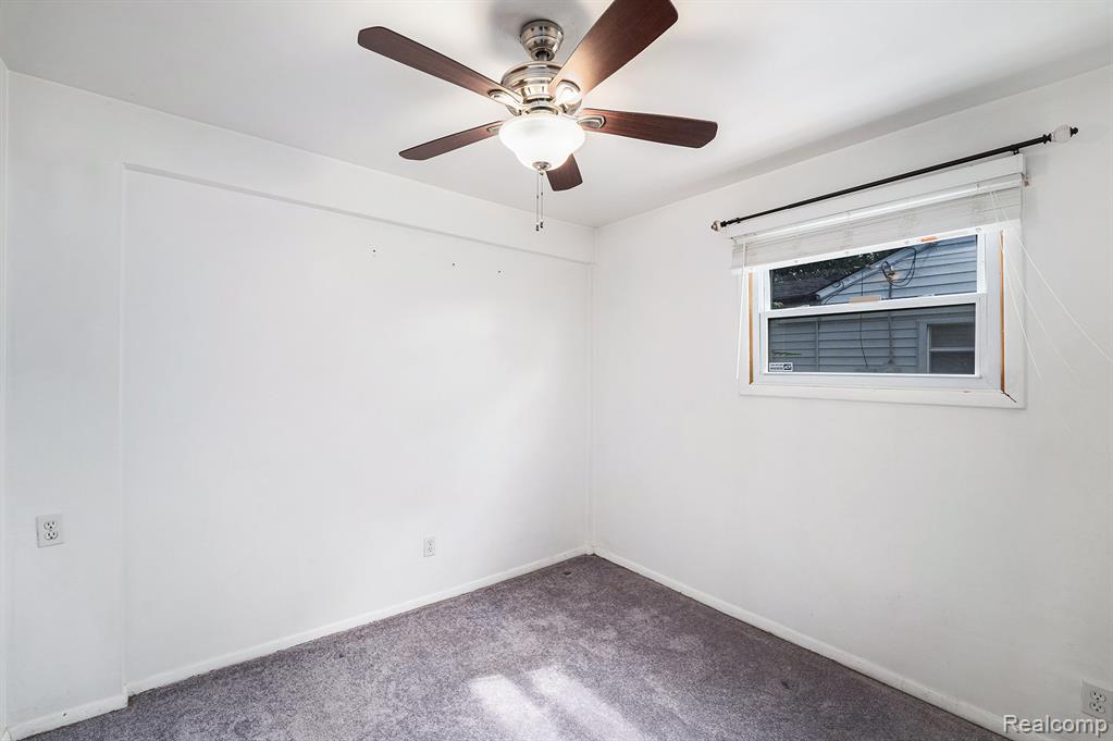 940 Mace Avenue, Madison Heights, MI 48071 — Photo 12