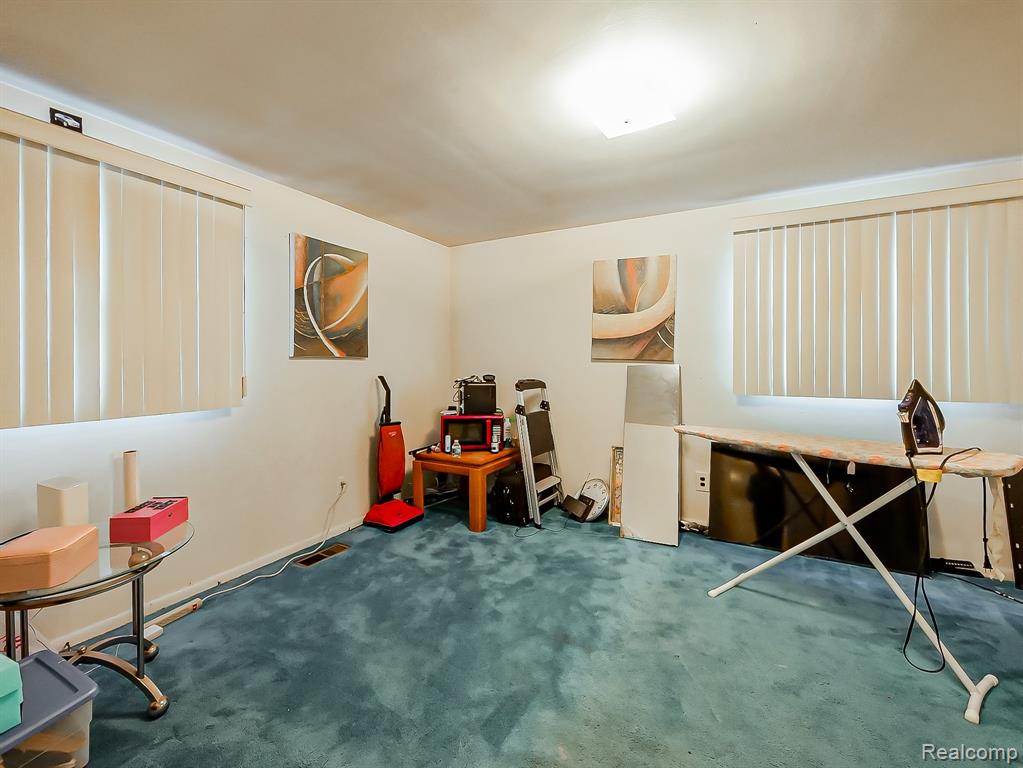 16870 Shaftsbury Avenue, Detroit, MI 48219 — Photo 15