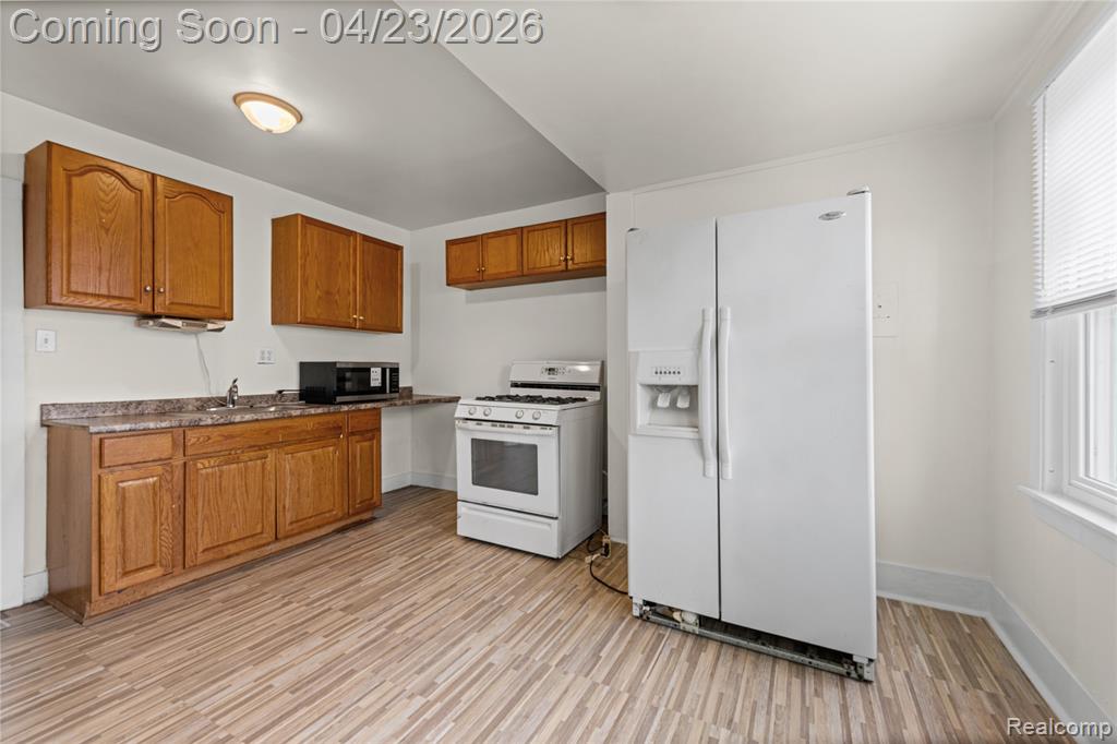 23392 Cayuga Avenue, Hazel Park, MI 48030 — Photo 11