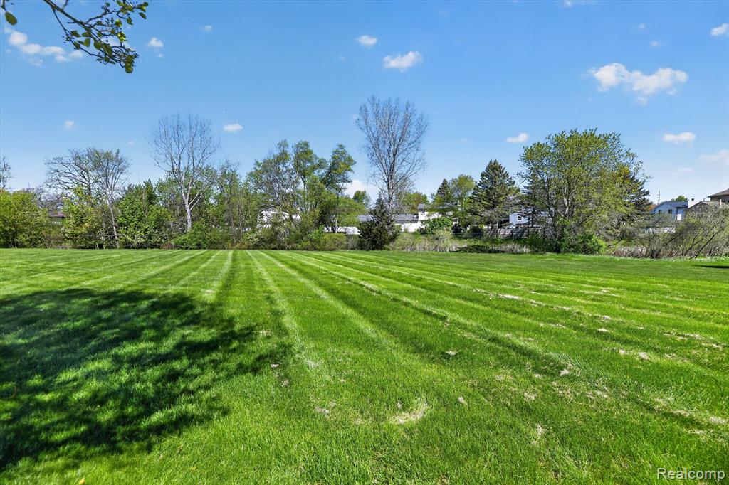 61350 Creekview Drive, South Lyon, MI 48178 — Photo 49