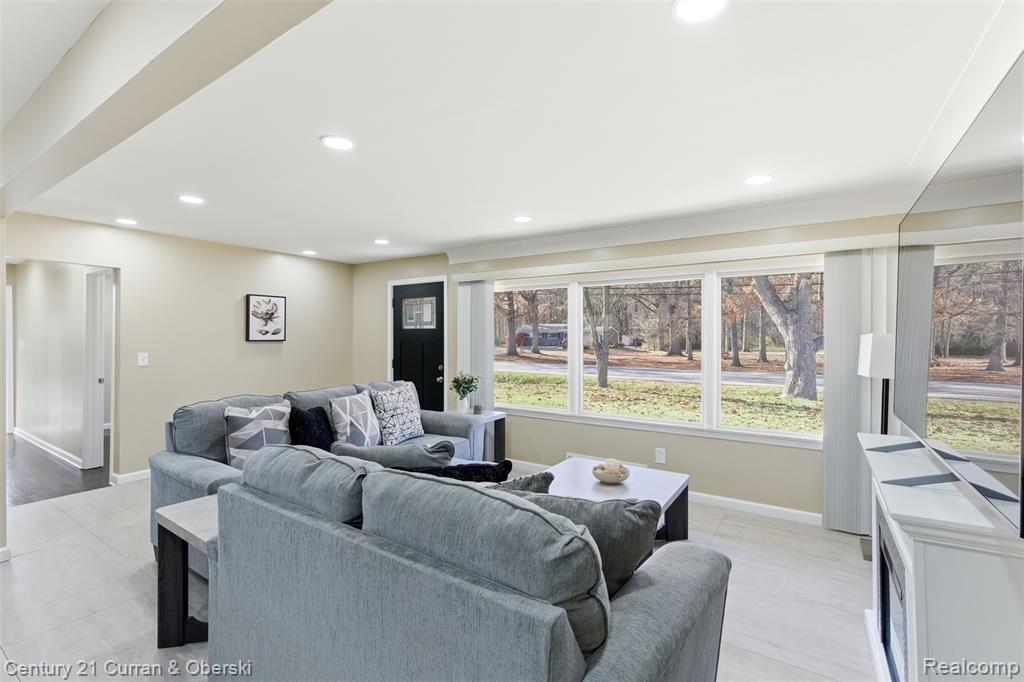 17901 Inkster Road, Brownstown, MI 48174 — Photo 9
