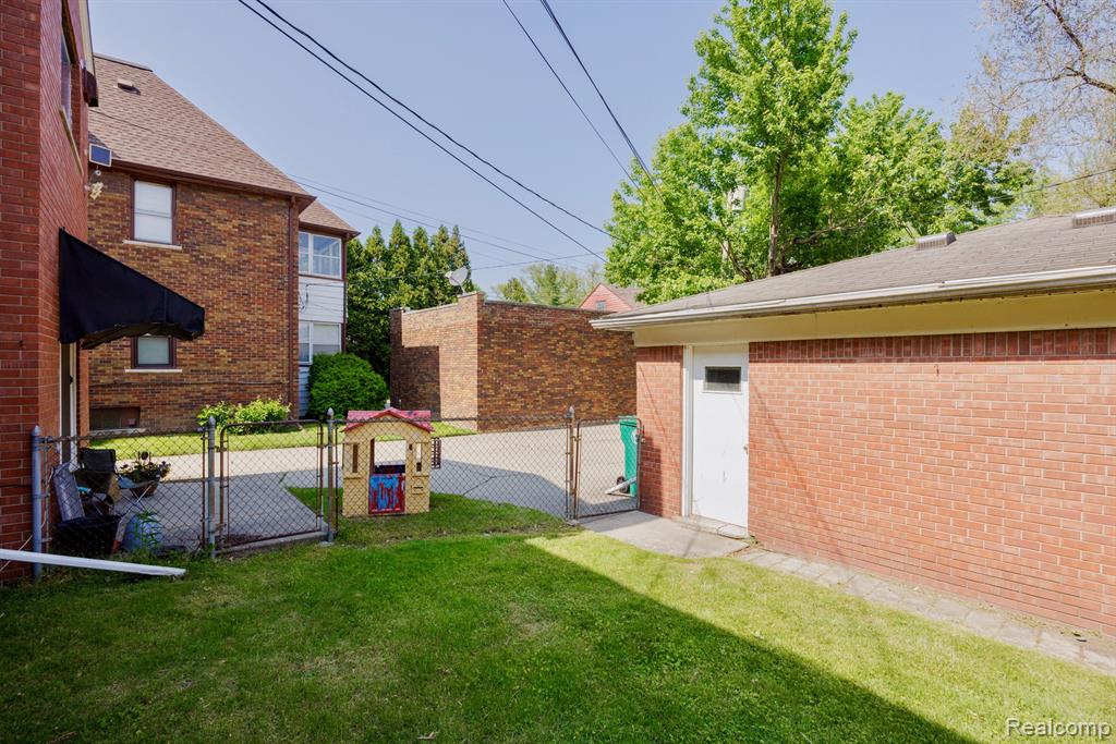 930 TROMBLEY Road, Grosse Pointe Park, MI 48230 — Photo 29