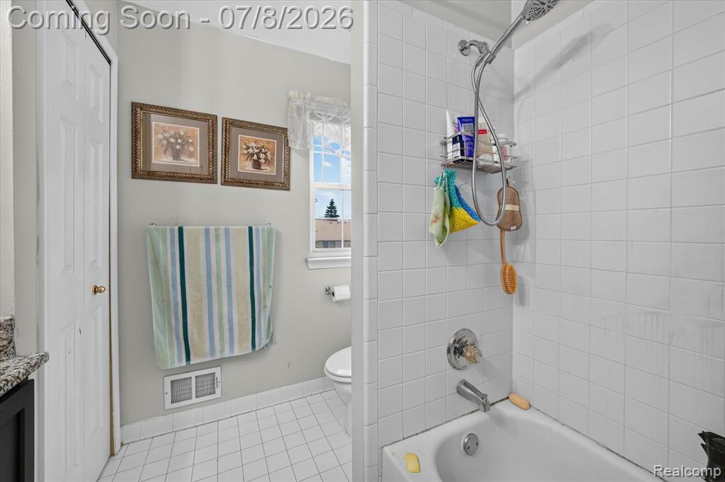 48166 Ellington Drive, Macomb, MI 48044 — Photo 37