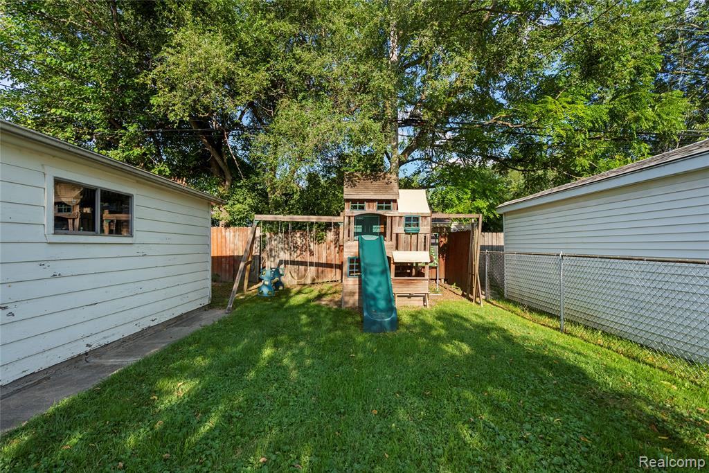 7486 Robindale Avenue, Dearborn Heights, MI 48127 — Photo 26