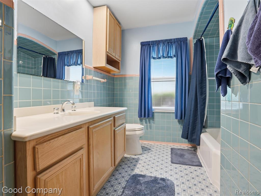 19706 Old Homestead Drive, Harper Woods, MI 48225 — Photo 15