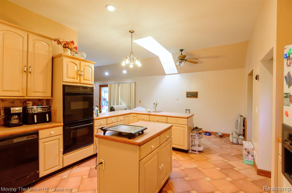 46901 EXECUTIVE Drive, Belleville, MI 48111 — Photo 9