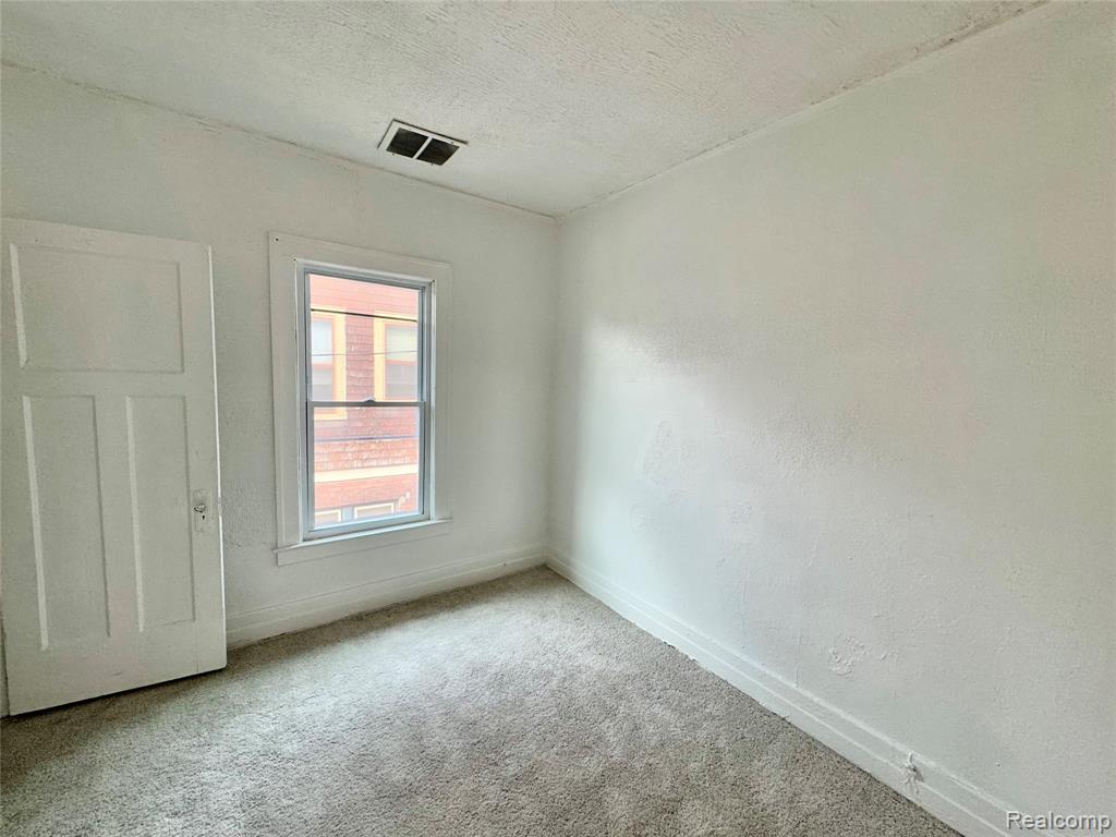4013 BENITEAU Street, Detroit, MI 48214 — Photo 11