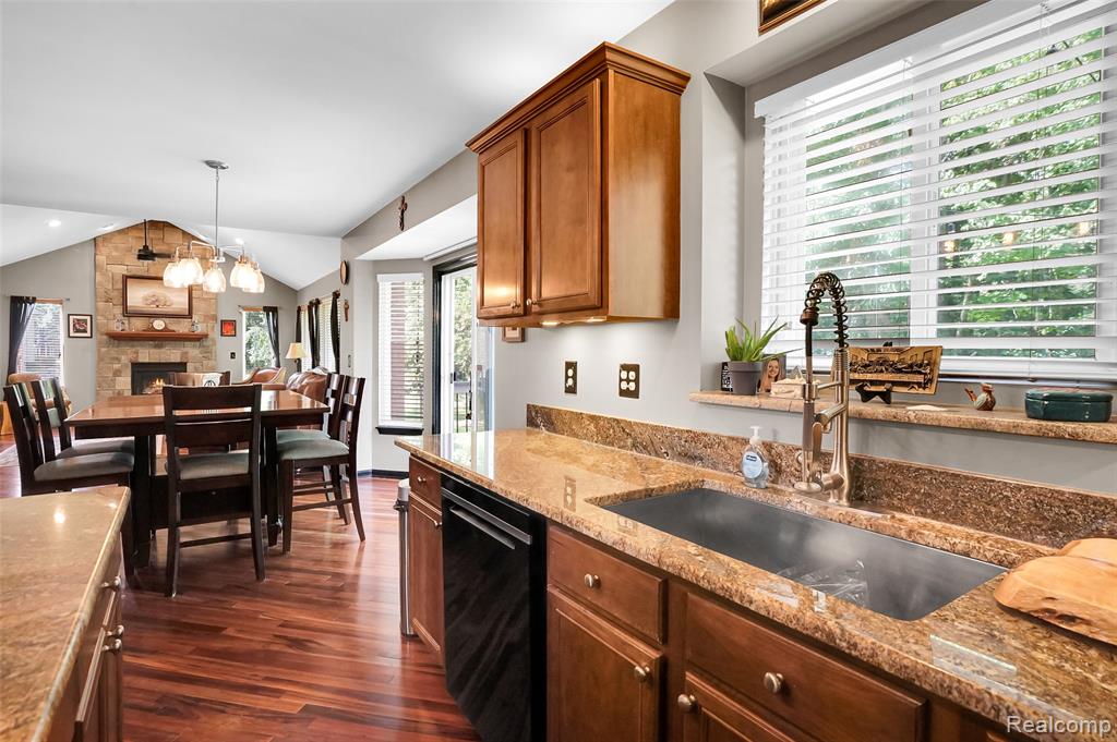 30182 Magnolia Dr Magnolia Drive, New Hudson, MI 48165 — Photo 18