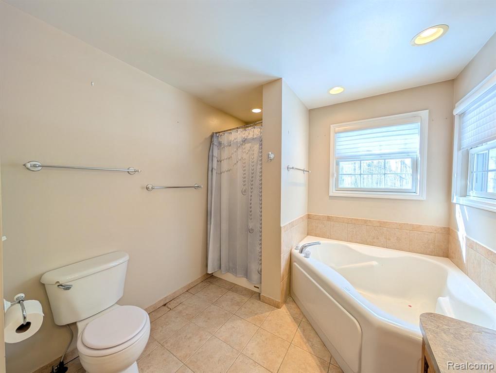 4090 Grand Oaks Trail, Burton, MI 48519 — Photo 18