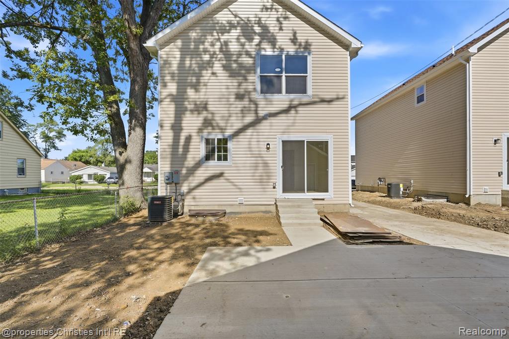 27824 Groveland Street, Madison Heights, MI 48071 — Photo 27