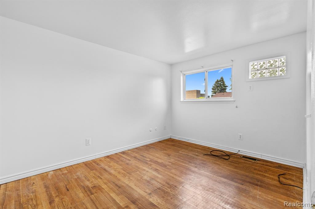 534 SAINT MARON, Detroit, MI 48207 — Photo 9