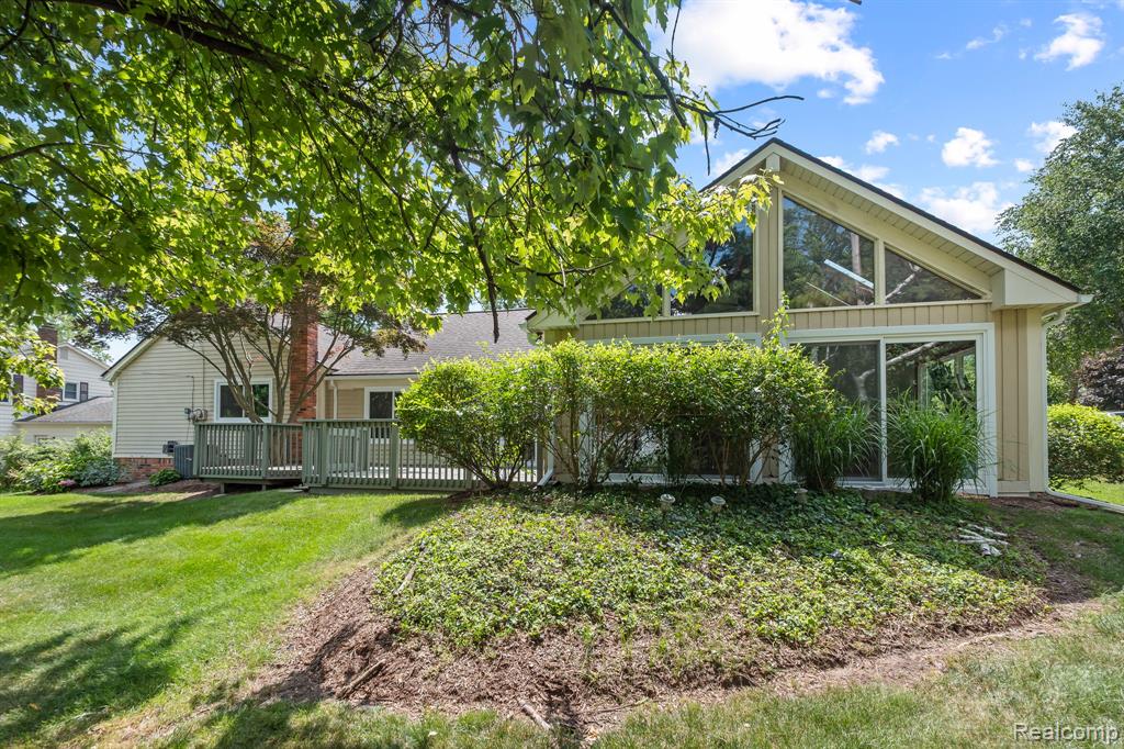 663 Lake Forest Road, Troy, MI 48309 — Photo 31