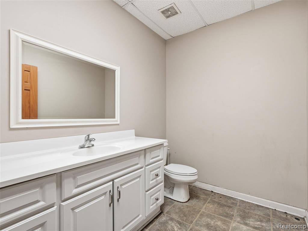 832 W 11 Mile Road, Madison Heights, MI 48071 — Photo 28