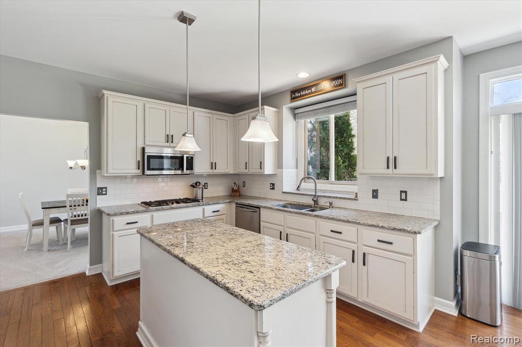 6808 OAKHURST RIDGE Road, Clarkston, MI 48348 — Photo 12