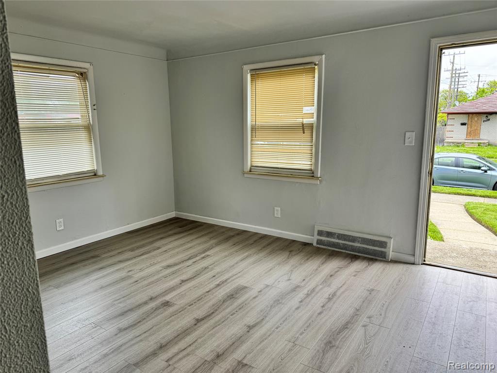 9425 Marlowe, Detroit, MI 48228 — Photo 5