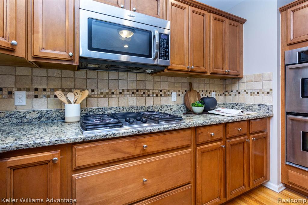 24975 Bloomfield Court, Novi, MI — Photo 15