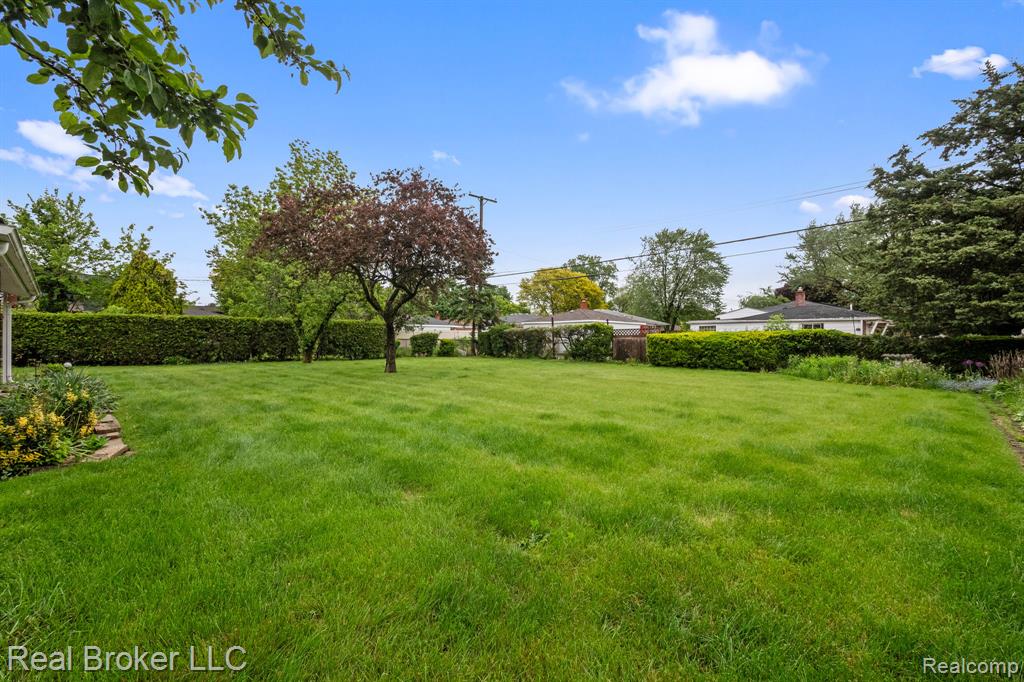 6110 WHITEFIELD Street, Dearborn Heights, MI 48127 — Photo 23