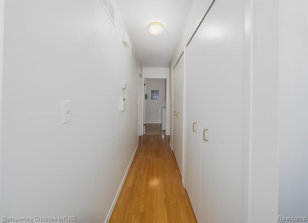 36972 Dartmoor Drive, Farmington Hills, MI 48331 — Photo 17