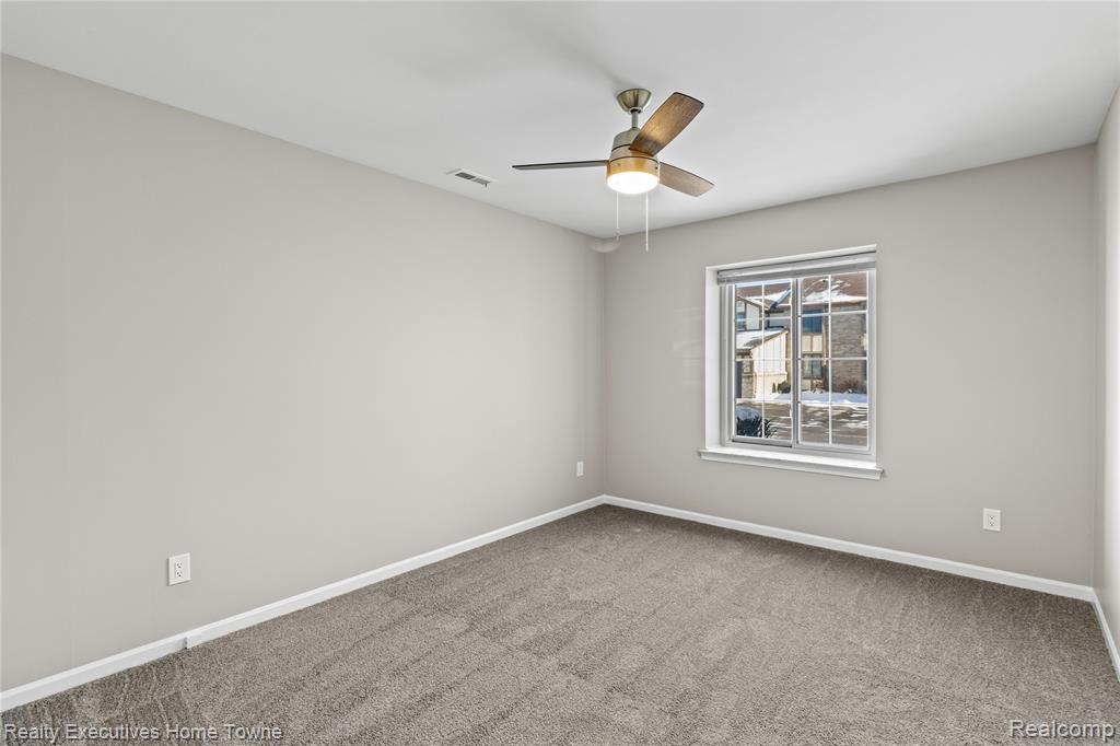 929 Country Club Drive, Saint Clair Shores, MI 48082 — Photo 9