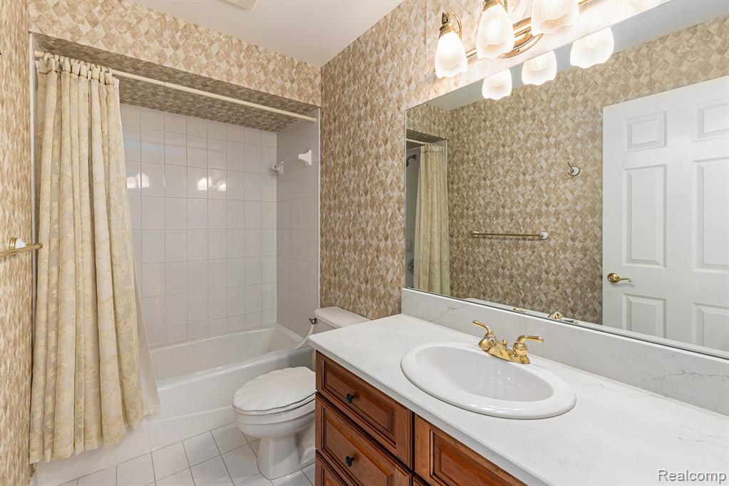 5387 Bristol Parke Drive, Clarkston, MI 48348 — Photo 24