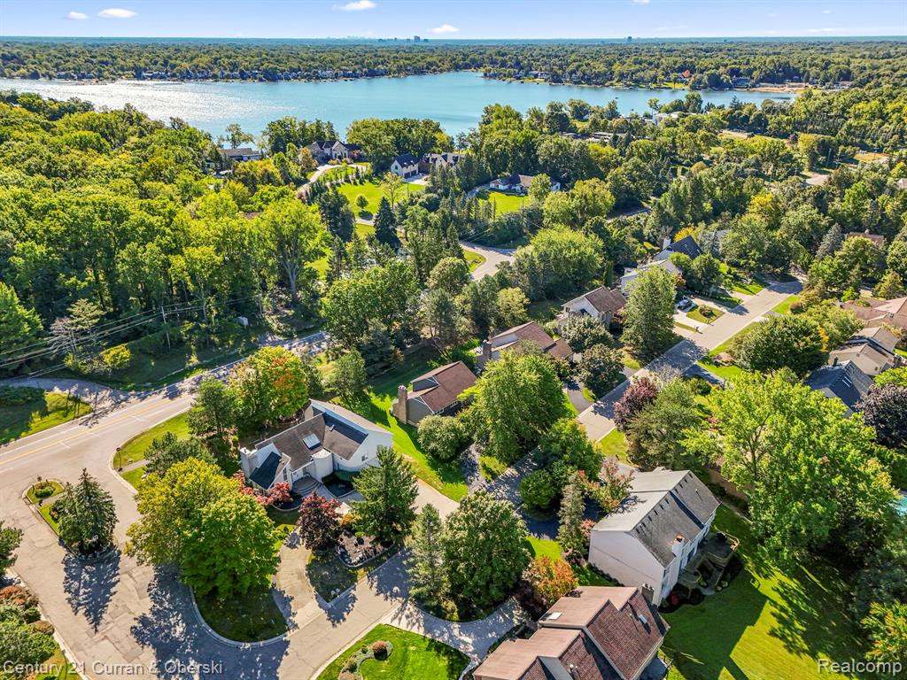5084 Champlain Circle, West Bloomfield, MI 48323 — Photo 50
