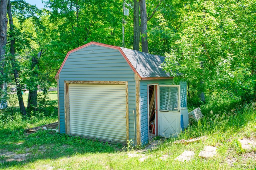 940 Rowland Road, Leonard, MI 48367 — Photo 44