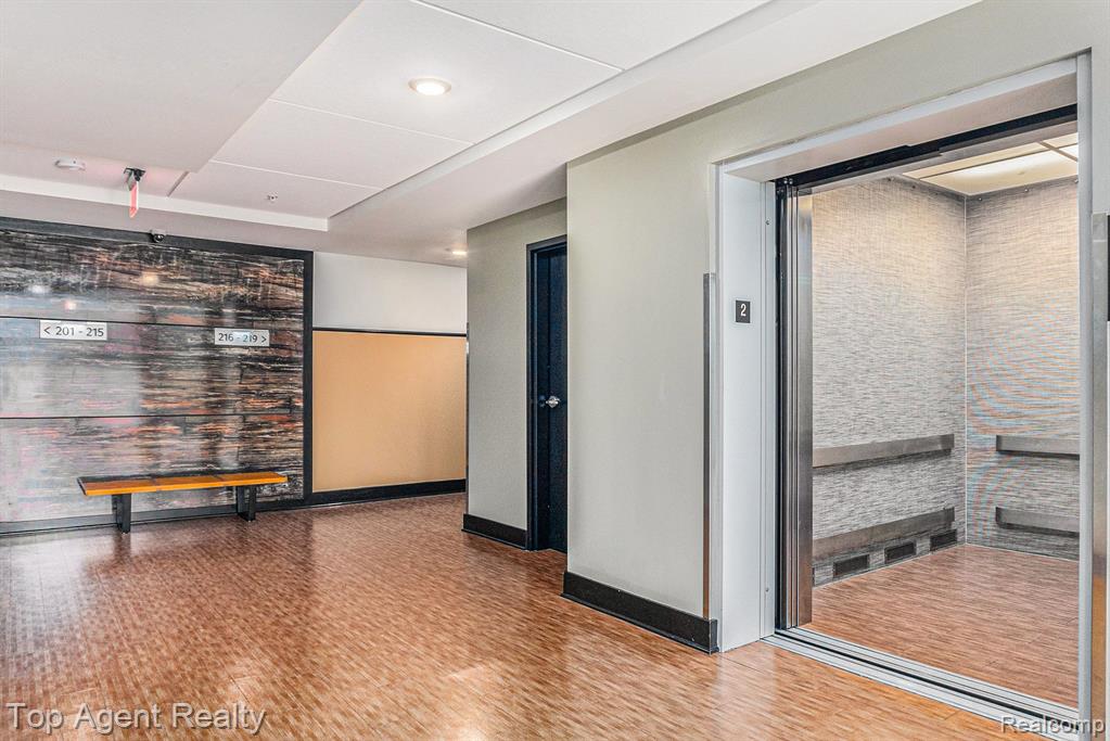 630 S GARFIELD Avenue, 202, Traverse City, MI 49686 — Photo 25