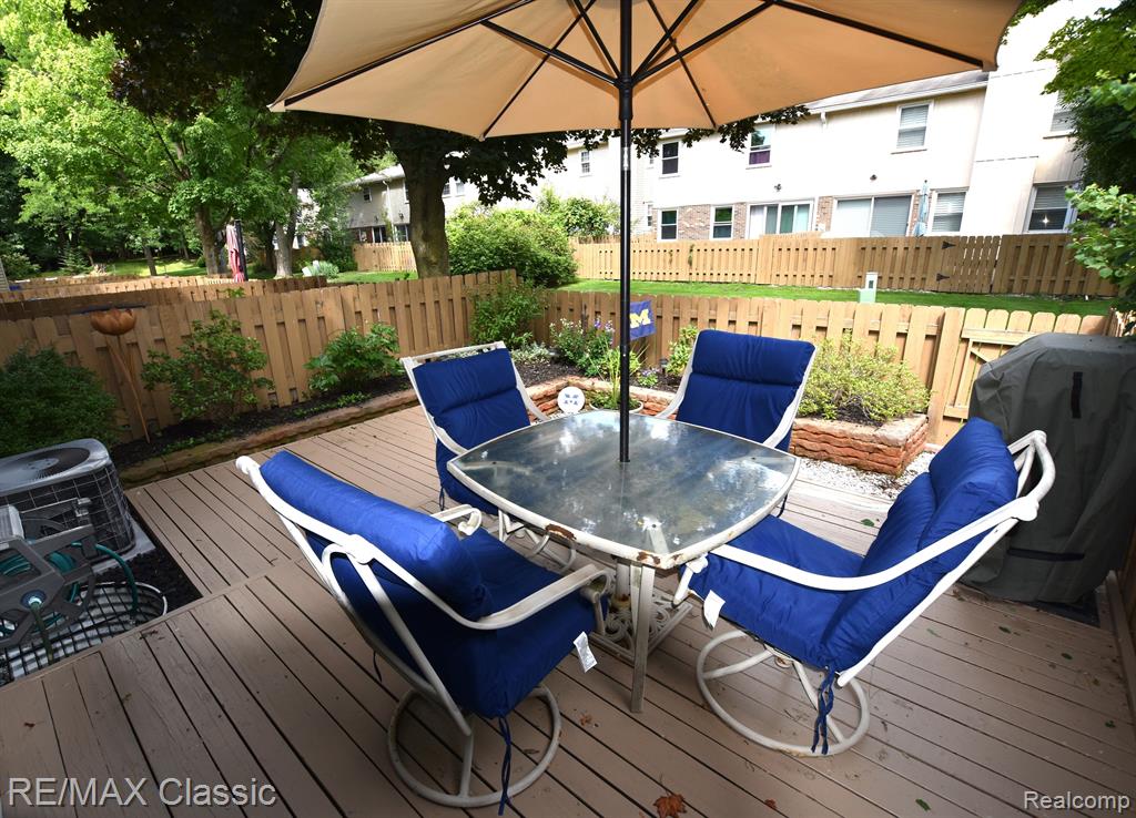 1550 BRENTWOOD Drive, Troy, MI 48098 — Photo 2