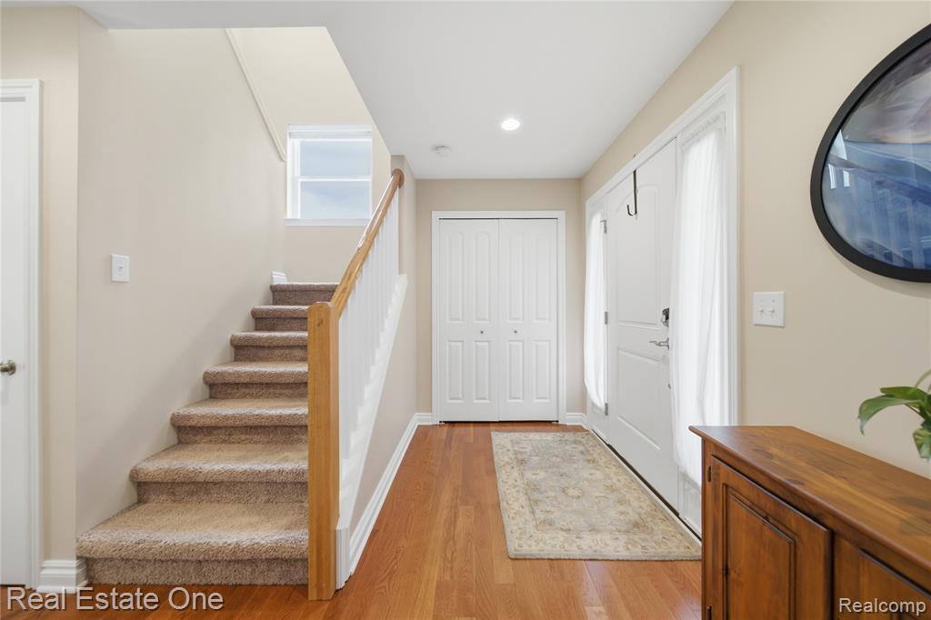 8915 Gittins Street, Commerce Twp, MI 48382 — Photo 4