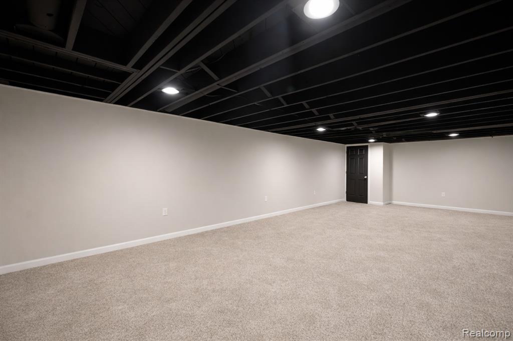 5518 Kimberly Drive, Grand Blanc, MI 48439 — Photo 27