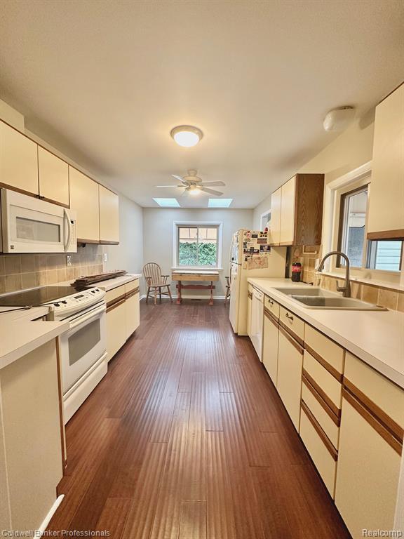 8709 CLARRIDGE Road, Clarkston, MI 48348 — Photo 8