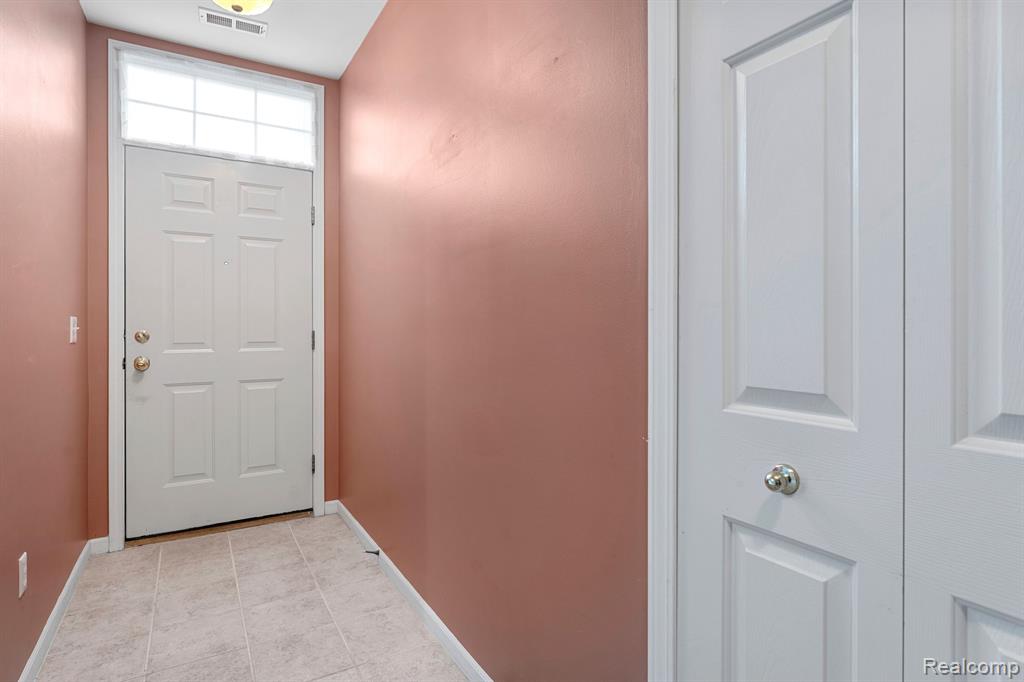 541 MULBERRY Street, Wyandotte, MI 48192 — Photo 3