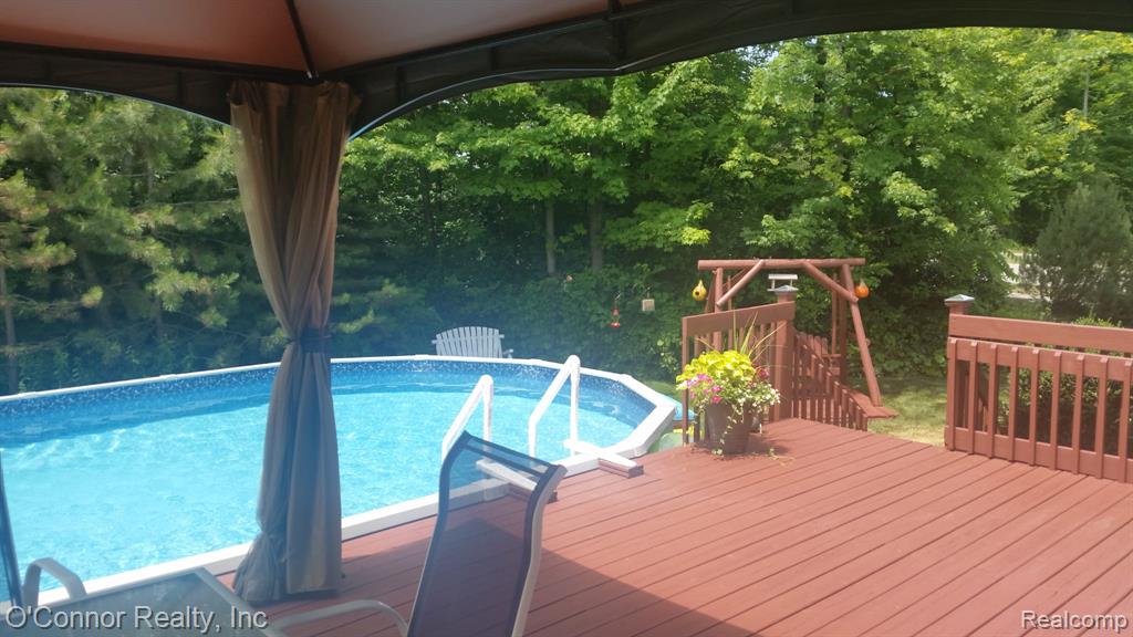 910 Hunter Court, Marysville, MI 48040 — Photo 44