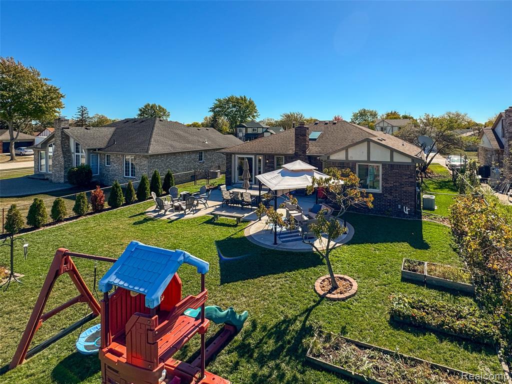4231 Chris Drive, Sterling Heights, MI 48310 — Photo 37