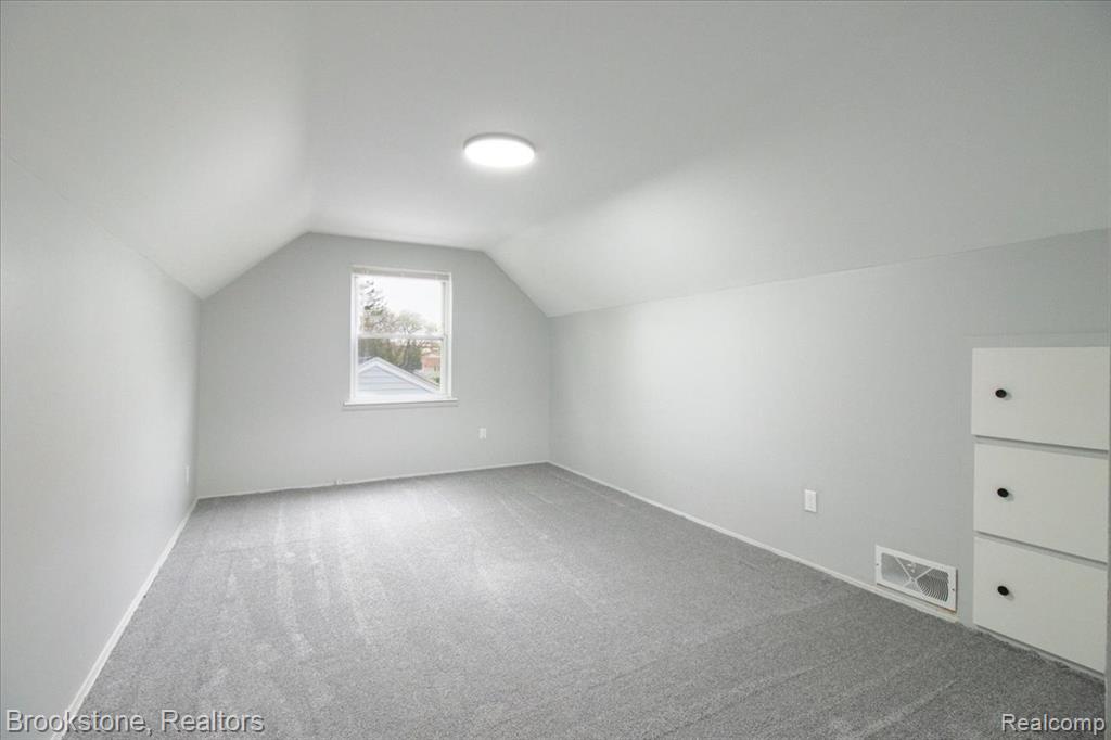 924 E Otis Avenue, Hazel Park, MI 48030 — Photo 17