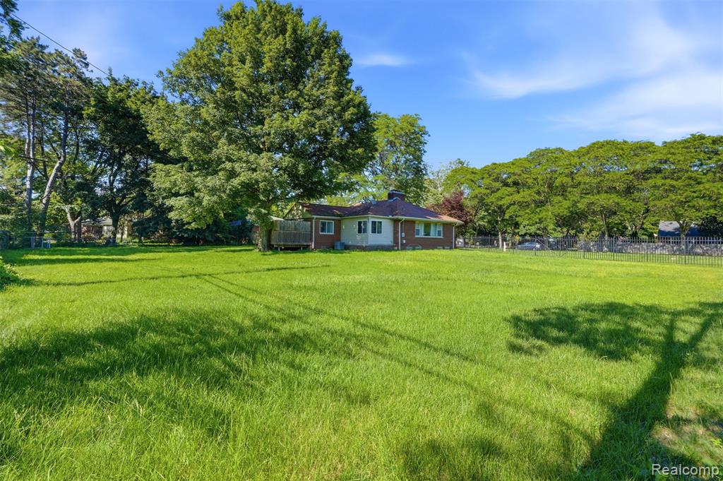 27315 Lathrup Boulevard, Lathrup Village, MI 48076 — Photo 27