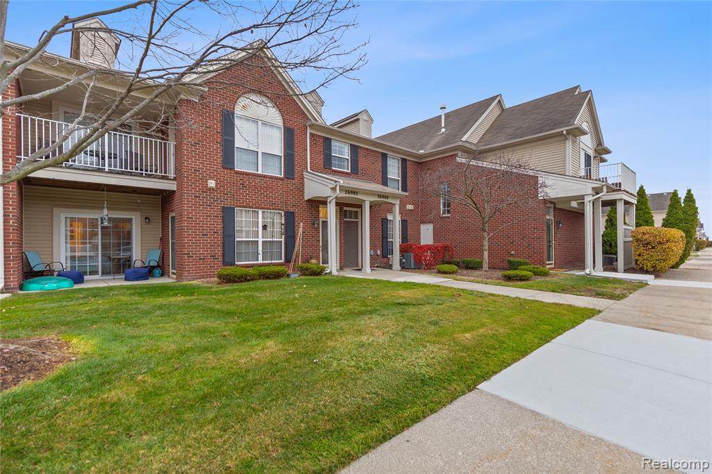 26985 Carrington Place, Harrison Township, MI — Photo 2