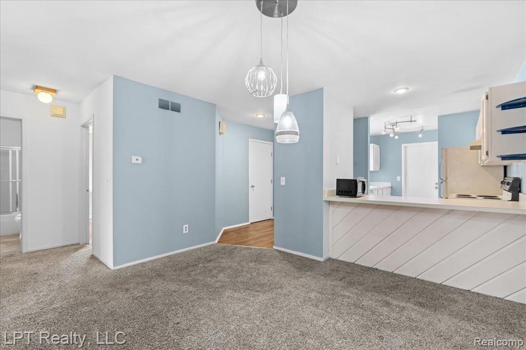 5680 DEVILLE, East Lansing, MI 48823 — Photo 11