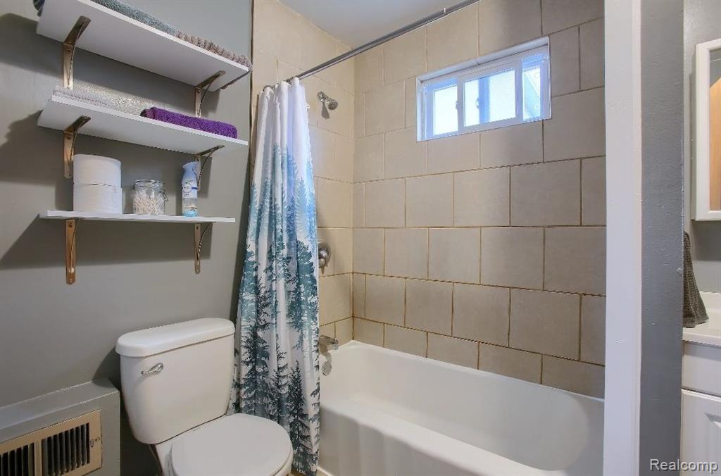 936 Pine Street, Port Huron, MI 48060 — Photo 17