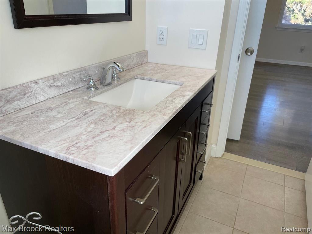 5252 WRIGHT WAY E, West Bloomfield, MI — Photo 14
